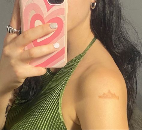 Minimalist Barbie Tattoo, Barbie Crown Birthmark Tattoo, Barbie Birthmark Tattoo, Princess And The Pauper Birthmark Tattoo, Princess And Pauper Barbie Tattoo, Subtle Barbie Tattoos, Small Barbie Tattoo, Barbie Crown Tattoo, Birth Mark Tattoo Ideas