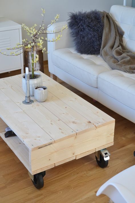 Table On Wheels, Coffee Table Inspiration, Coffee Table Plans, White Couch, Elegant Coffee Table, Simple Coffee Table, Coffee Table Farmhouse, Table Inspiration, Industrial Table