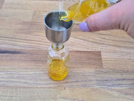 Diy Bath Oil, Diy Extracts, Spa Party Ideas, Diy Moisturizer, Massage Therapy Business, Womb Healing, Therapy Business, Calendula Oil, Homemade Laundry