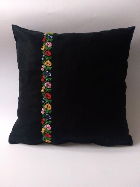 Latest Cushion Cover Designs, Embroidery On Pillow Cover, Handmade Cushion Covers Ideas, Pillow Cover Embroidery Designs, Pillow Cover Designs Ideas, Embroidered Cushion Covers, Envelope Pillow Cover, Envelope Pillow, Cushion Embroidery