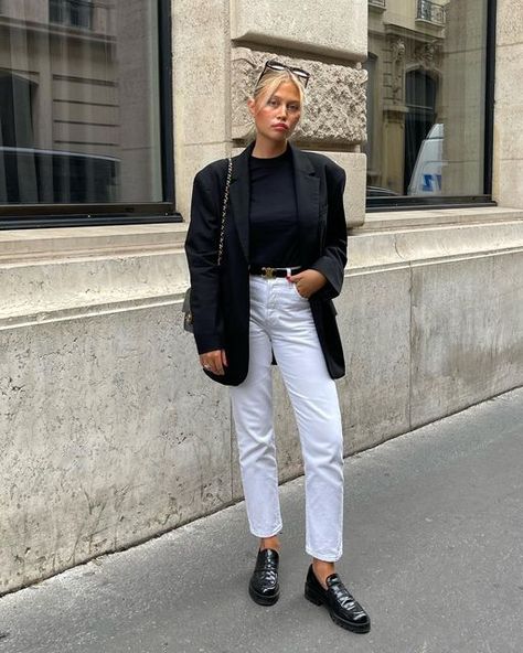 Marine on Instagram: "Basic but chic #parisienstyle #theparisguru #parisianchic #parisstyle #onparledemode #outfitinspo #ootdshare #chanelbag" Marine Diet, Instagram Paris, Denim Outfits, Cold Weather Outfits, Signature Look, Parisian Chic, Winter Wear, Boss Lady, Fashion Makeup