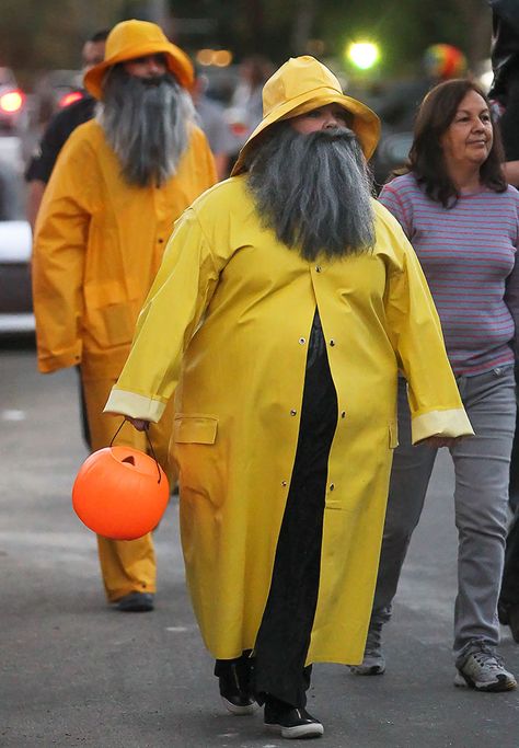 Melissa McCarthy and Sandra Bullock As Fishermen Doug Funnie, Top Halloween Costumes, What I Like About You, Dane Dehaan, Melissa Mccarthy, Phoebe Tonkin, Matt Bomer, Evan Peters, Christian Grey