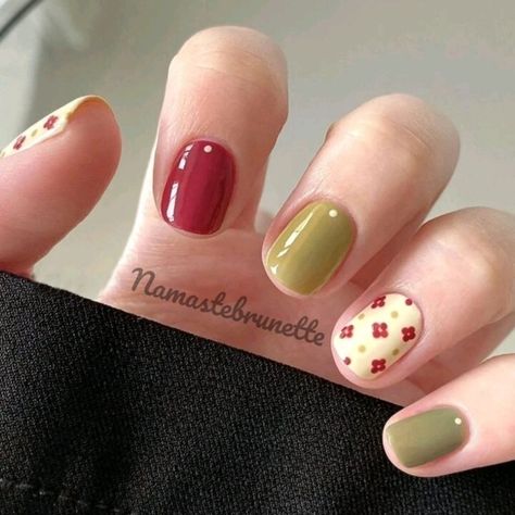 Retro Manicure, Short Nails Red, Vintage Nail Art, Pattern Nails, Nails Press Ons, Designs For Short Nails, Simple Fall Nails, Vintage Nails, Nails Press