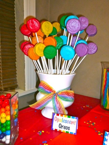 Maria Posada, Oreo Cake Pops, Mango Desserts, Candy Land Birthday Party, Cute Table, Trolls Birthday Party, Painting Birthday, Candyland Birthday, Oreo Pops