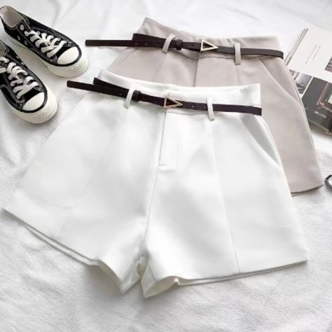 Elevate your wardrobe with our Casual Women's A-line High Waist Shorts. Perfect for the office or a summer stroll, these chic vintage shorts come with a stylish belt. #HighWaistShorts #VintageFashion #ChicOfficeStyle #SummerWardrobe #FashionInspo High Waist Short, Slim Suit, Casual Evening, Chic Office, Moda Plus, Trendy Shorts, Office Lady, Slim Waist, Office Ladies