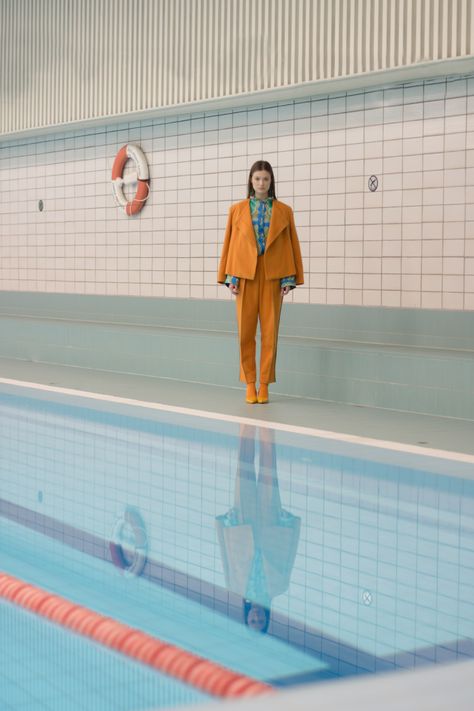 Pool Fashion Editorial, Reflection Fashion, Pool Reflection, Beach Fashion Editorial, Mode Pastel, Sports Pool, High Fashion Photoshoot, Artistic Fashion Photography, Fashion Editorial Layout