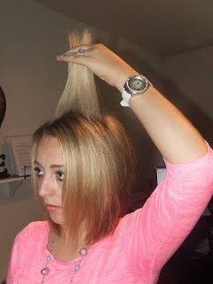 Teased Short Hair, How To Cut Hair, Fashion Tricks, Stacked Bob Hairstyles, Back Combing, Hair Curling Tips, Teased Hair, Hair Things, Blending Gray Hair