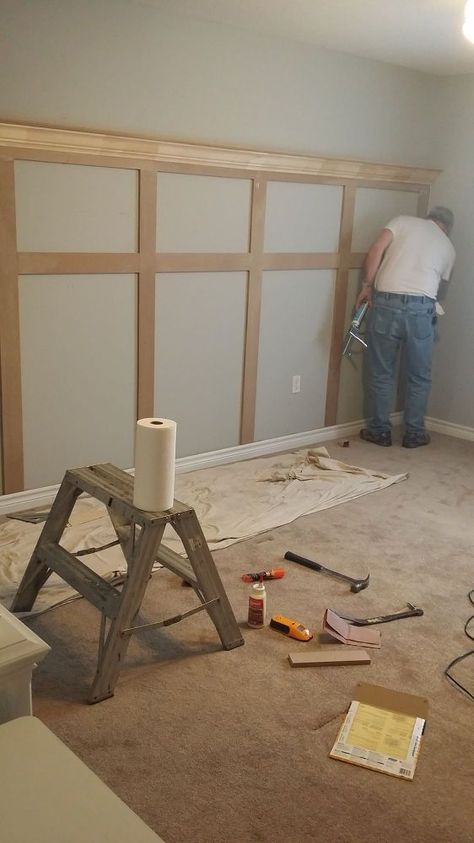 Bedroom Board And Batten Wall, Bedroom Board And Batten, Lambriseringen Gang, Wainscoting Hallway, Bedroom Board, Wainscoting Bedroom, Batten Wall, Diy Wainscoting, Farmhouse Style Bedrooms