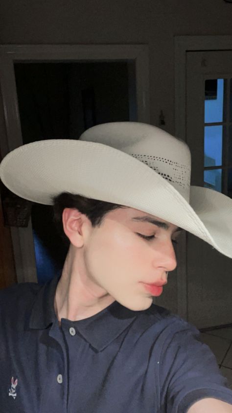 Edgars Haircut, Hat Aesthetic, Mexican Men, Mexican Outfit, Good Music Quotes, Aesthetic Indie, Cowboy Style, Aesthetic Guys, Buzz Cut