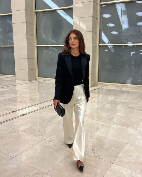 A Stylish Influencer Shares Her Workwear Favourites Silk Pants Outfit, Chic Business Attire, Maria Kragmann, Big Girl Clothes, Muslim Outfits Casual, Beige Outfit, Aesthetic Fits, Workwear Fashion, Work Wear Women