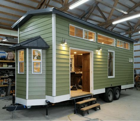 This is The Cado by Thimble Homes that’s for sale right now in Oregon. They named it “Cado” because the color looks like the inside of an avocado! As an avid avocado fan, I must a… Growing Tomatillos, Cheap Tiny House, Newberg Oregon, Remodeled Homes, Mini Homes, Tiny House Towns, Tiny Homes On Wheels, Houses On Wheels, Homes On Wheels