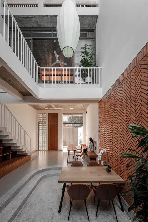 Flat House Design, Narrow House Designs, Tropical House Design, Nha Pho, Brick Cladding, Courtyard Design, Narrow House, Casas Coloniales, Brick Architecture