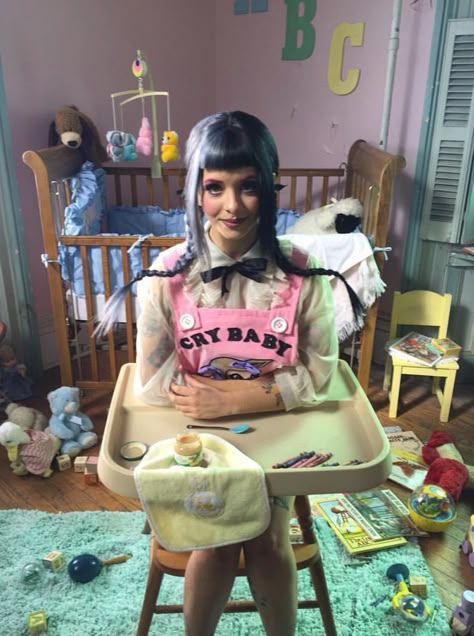 Melanie Martinez BTS Behind The Scenes of the Cry Baby music video Melanie Martinez Music, Melanie Martinez Photography, Baby Music, Big Heart, Her Music, Melanie Martinez, Rwby, Adele, Love Her