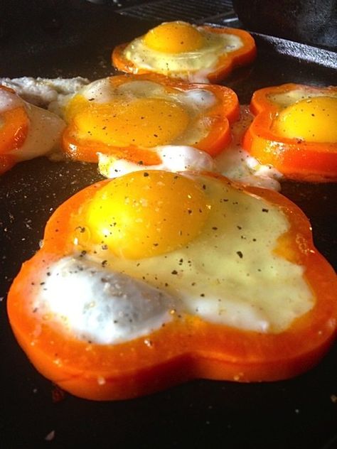 Fried Eggs in Pepper Rings Recipe - Reluctant Entertainer Pepper Rings, Eggs In Peppers, Brunch Dishes, Fried Eggs, Breakfast Time, Breakfast Dishes, Breakfast Recipes Easy, The Grill, Yummy Breakfast