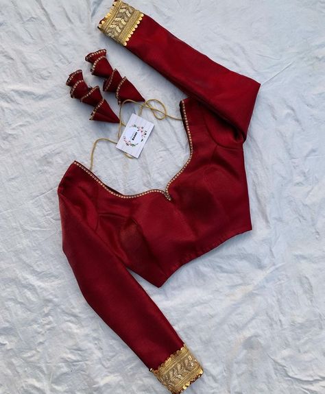 Boteneck Blouse Designs, Red Velvet Blouse Designs, Maroon Blouse Designs, Blaus Design Latest, Velvet Blouse Designs Indian, Front Blouse Designs, Red Velvet Blouse, Red Blouse Design, Velvet Blouse Design