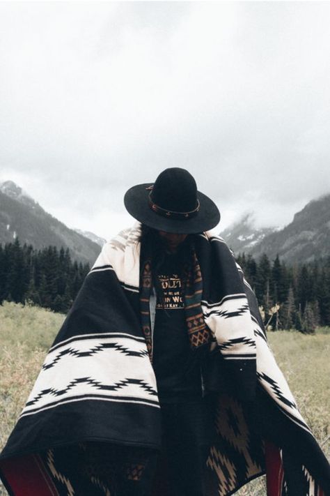 Daisy Core, Poncho Outfit, Cowboy Aesthetic, Western Aesthetic, Cowboy Outfits, Native Style, Long Island Ny, Native American Fashion, Native American Indians