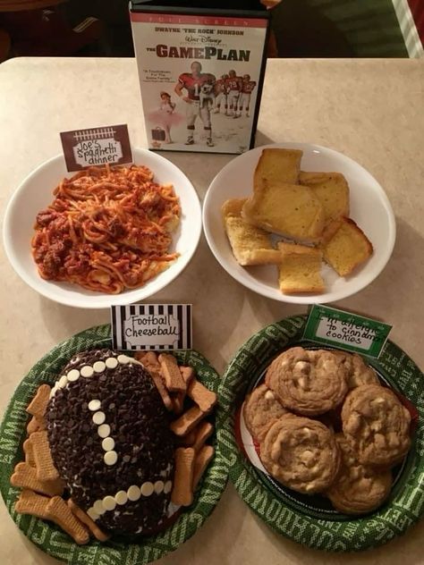 Movie Night Food Dinners, Game Plan Movie, Movie Night Meals, Movie Dinner Ideas, Movie Theme Night, Family Movie Night Snacks, Family Movie Night Themes, Movie Themed Dinner, Disney Movie Night Menu