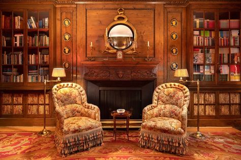 The Heinz Heiress’s 7,000-Square-Foot Sutton Place Townhouse Is up for Sale | Architectural Digest Nyc Mansions, Dream Home Library, Library Fireplace, Dining Room Library, Paneled Library, Bookshelf Plans, Estate Interior, Townhouse Designs, Sutton Place