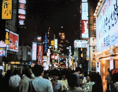 Japan 80's Aesthetic, Tokyo Aesthetic, 80s Photos, 80s Aesthetic, Japan Aesthetic, Aesthetic Japan, Advertising Signs, Night City, Night Aesthetic