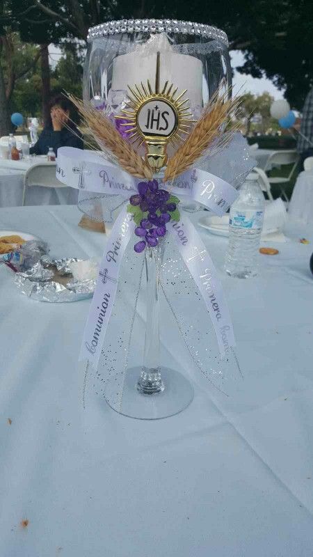 1st communion centerpiece made by me and my sister Decoration Communion, Communion Centerpieces, Recuerdos Primera Comunion Ideas, Confirmation Party, Baptism Centerpieces, First Communion Cakes, Holy Communion Party, First Communion Decorations, Communion Decorations