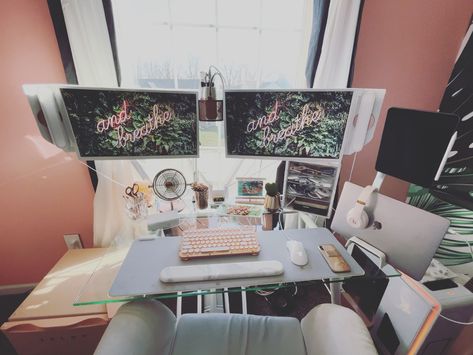 Multi Screen Desk Setup, Multi Screen, Desk Inspiration, Beautiful Desk, High Back Office Chair, My Office, Pretty Stuff, Desk Setup, Mechanical Keyboard