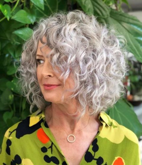 Over 40 Perm Lob for Gray Hair Loose Perm Short Hair, Loose Perm, Wavy Perm, Curly Perm, Loose Curls Hairstyles, Short Permed Hair, Grey Hair Over 50, Grey Curly Hair, Penteado Cabelo Curto