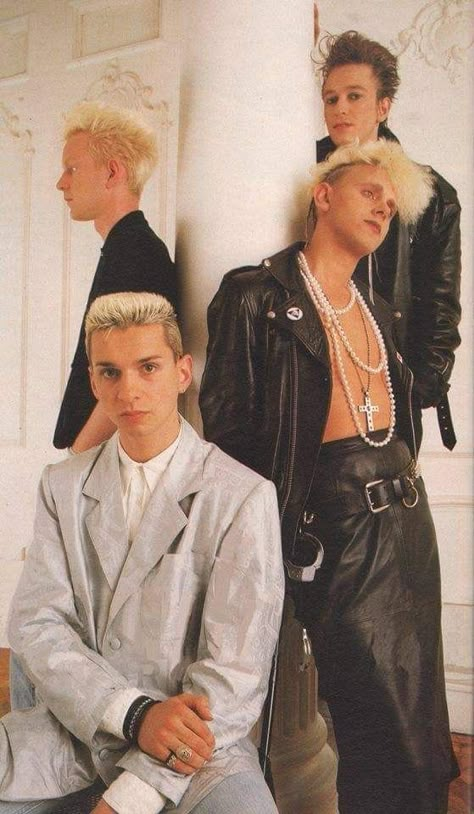 Depeche Mode Wallpapers, Depeche Mode 80s, 80s Men, Martin Gore, Dave Gahan, Punk Rock Bands, Mens Haircuts Fade, The New Wave, Band Photos