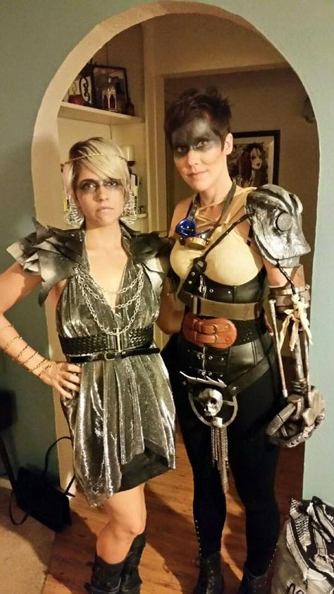 Furiosa, Mad Max cosplay Mad Max Family Costume, Furiosa Cosplay, Furiosa Costume, Mad Max Fashion, Mad Max Fury Road Costumes, Mad Max Cosplay, Nux Mad Max Fury Road, Mad Max Costume, Mad Max Fury Road Stills