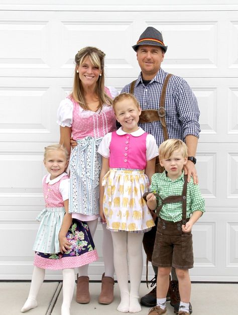 Lederhosen Diy, Diy Oktoberfest Costume, Diy Lederhosen, Octoberfest Outfits, Lederhosen Kids, Lederhosen Costume, Sewing Rabbit, Hostess Cupcakes, German Costume