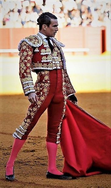 Toreador Pants, Matador Outfit, Spanish Bull, Matador Costume, Bull Fighter, Body Reference Poses, Figure Poses, Cool Poses, Dance Fashion