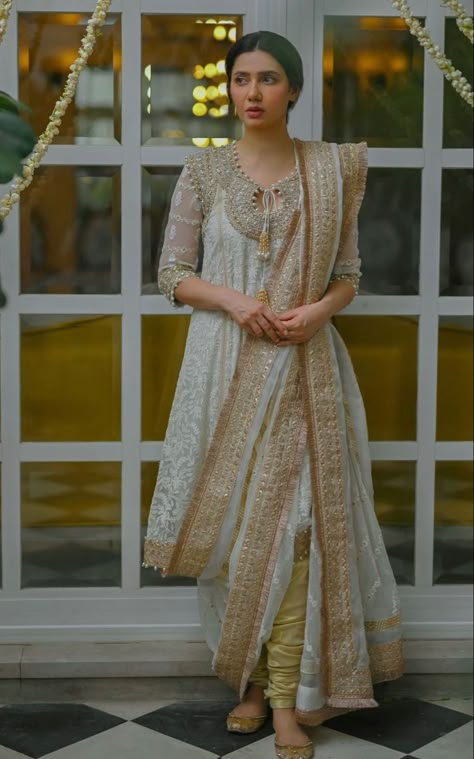 Mahira Khan Wedding, Mahira Khan Dresses, डिजाइनर कपड़े, Shadi Dresses, Desi Wedding Dresses, Mahira Khan, Desi Outfits, Bridal Dress Fashion, Trendy Dress Outfits