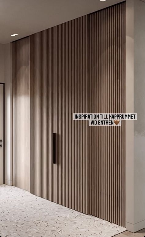 Wood Slat Wardrobe, Wardrobe Design Japandi, Slat Wardrobe Doors, Fluted Sliding Door, Slatted Wardrobe, Japandi Closet, Vstupná Hala, Closet Design Layout, Home Hall Design