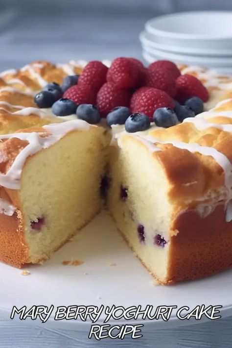 Strawberry Yoghurt Cake, Yogurt Cake Recipe Easy, Mary Makes It Easy Recipes, Berry Bundt Cake, Yoghurt Cake Recipe, Mary Berry Desserts, Mary Berry Cakes, Berry Cakes, Mary Berry Cooks