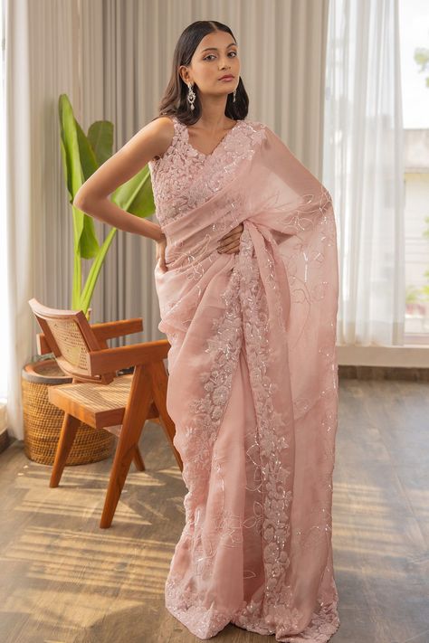 Sarees For Girls, Simple Saree Designs, Fancy Sarees Party Wear, Indian Fashion Saree, Saree Designs Party Wear, Indian Dresses Traditional, Traditional Indian Outfits, Embroidered Saree, Indian Gowns Dresses