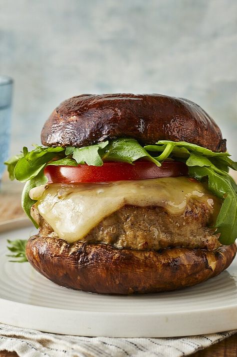 In this gluten-free turkey burger recipe, lean ground turkey stands in for ground beef, and portobello mushrooms produce a juicy, flavorful alternative to the traditional bun. Melted Swiss cheese, sliced tomato and arugula top off this delicious low-carb dinner! #dinner #dinnerideas #supperideas #dinnerrecipes #healthydinnerideas #healthydinnerrecipes #healthyrecipes Baked Turkey Burgers, Turkey Burger Recipes Healthy, Turkey Burger Recipe, Healthy Ground Turkey, Turkey Burger Recipes, Mushroom Burger, Carb Dinner, Turkey Burger, Burger Recipe