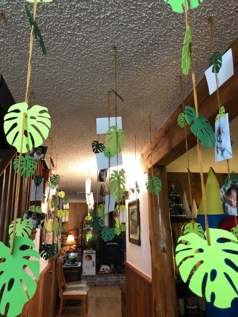 Safari Ceiling Decorations, Safari Backyard Decor, Jungle Theme Entrance, Safari Birthday Party Decorations, Jungle Decor, Safari Theme Birthday, Safari Decorations, Safari Theme Party, Safari Birthday Party