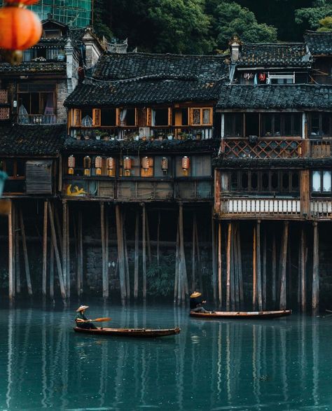 China Lifestyle, Riverside Village, Ancient Korea, Japanese Village, Ancient Village, Asian Architecture, Wooden Houses, Chinese Architecture, Japanese Architecture