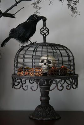 Super Scary, Table Halloween, Halloween Decor Diy, Hallowen Ideas, Diy Shows, Diy Halloween Decor, Adornos Halloween, Black Birds, Elegant Halloween