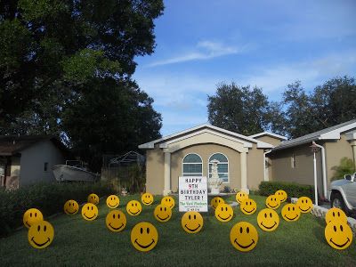 yard prank Yard Pranks Ideas Funny, Funny Birthday Pranks At Work, 60th Birthday Pranks, Birthday Pranks For Adults Hilarious, 60th Birthday Yard Pranks, Yard Pranks, Christmas Pranks, Diy Yard Decor, Happy Birthday Yard Signs