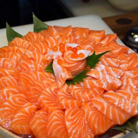 Salmon Sashimi Aesthetic, Salmon Sashimi, Food Hunter, Light Appetizers, Salmon Sushi, Sushi Recipes, Yummy Comfort Food, Food Obsession, Food Cravings