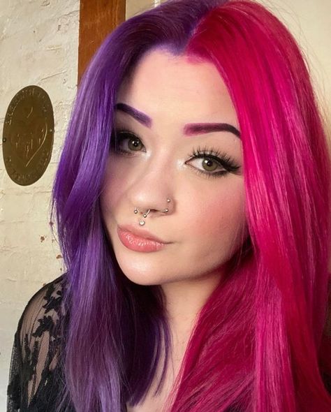 Dyed Hair Ideas Purple, Hair Dye Colors Purple, Hair Ideas Purple, Dyed Hair Ideas, Dye Your Hair At Home, Diy Hair Dye, Half And Half Hair, Split Dye, Split Dyed Hair