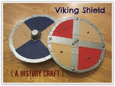 Viking Shield Diy, Escudo Viking, Viking Birthday, Viking Shields, Viking Party, Dragon Birthday Parties, Viking Costume, Viking Shield, Dragon Birthday