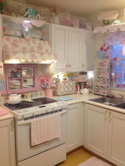 Always looking for more pink  kitchen aid Backsplash Ledge, Estilo Cottage, Cocina Shabby Chic, Shabby Chic Decorating, Pink Kitchen Decor, Styl Shabby Chic, Decoration Shabby, Shabby Chick, Shabby Chic Living