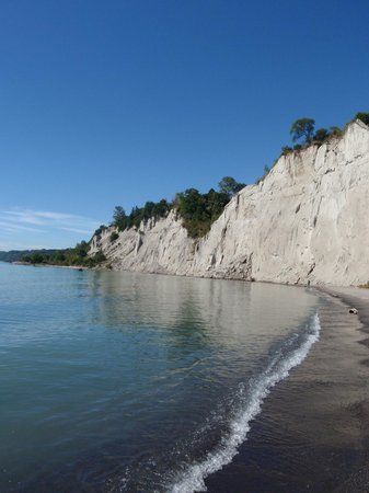 Scarborough Bluffs - Picture of Scarborough Bluffs, Toronto Toronto Trip, Scarborough Toronto, Scarborough Ontario, Ontario Road Trip, Scarborough Bluffs, Vintage Toronto, Canadian Things, Beautiful Canada, Hiking Spots