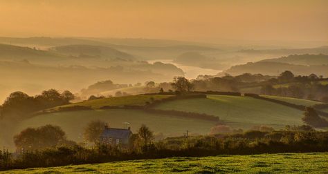 Misty morning near Lostwithiel, Cornwall | par Baz Richardson (catching up slowly!) Welsh Countryside, England Countryside, Dream Goals, Visit Wales, Morning Mist, Misty Morning, West Country, Foggy Morning, British Countryside