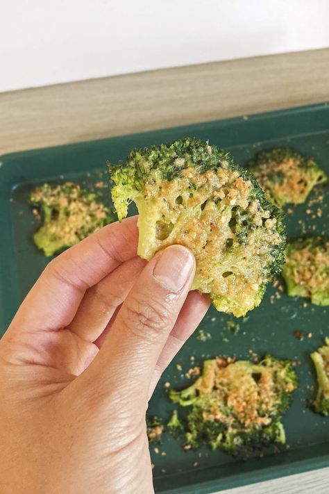 TikTok's Smashed Broccoli Recipe Smashed Cauliflower Recipes, Brocoli And Cheese, Smashed Cauliflower, Broccoli Cheddar Bites, Smashed Broccoli, Broccoli Bites, Broccoli Crowns, Parmesan Broccoli, Broccoli Recipe