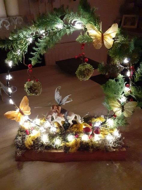 Fairy Theme Decoration Ideas, Diy Fairy Centerpiece, Fairy House Centerpiece, Whimsy Wedding Decor, Enchanted Forrest Table Decor, Enchanted Garden Centerpieces, Enchanted Forest Centerpieces Diy, Enchanted Forest Theme Quinceanera Decoration, Fairy Garden Centerpiece Ideas