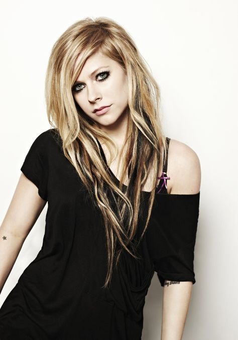 avril lavigne | Goodbye Lullaby album photoshoot Avril Lavigne Photoshoot, Hair Undercolor, Black Hair With Blonde Highlights, Avril Levigne, Avril Lavigne Goodbye Lullaby, Avril Lavingne, Goodbye Lullaby, Avril Lavigne Photos, Music Trivia