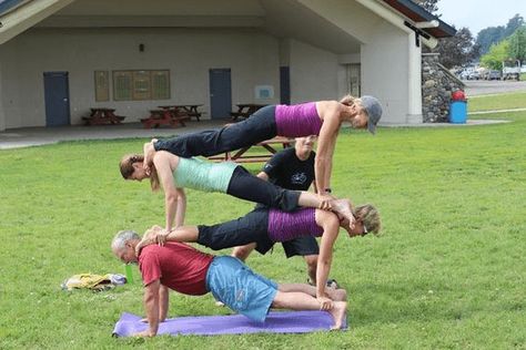 The quadruple plank pose for 4 people 2 Person Yoga Poses Challenge, Yoga Challenge 4 People, 4 Person Yoga Poses, Poses 4 People, 4 People Poses, Funny Yoga Poses, 2 Person Yoga, Group Yoga Poses, Two People Yoga Poses