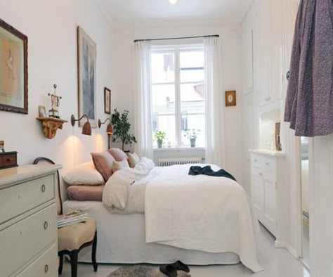 interiors Small bedroom staging tips to maximize small spaces Tiny Room Layout, Long Narrow Bedroom, Long Bedroom, Eclectic Bedrooms, Narrow Bedroom, Tiny Bedroom Design, Bed Linen Ideas, Narrow Rooms, Gift Bag Ideas